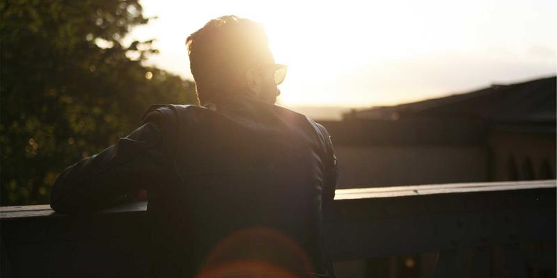 飞鱼艺术：如何通过插画与概念设计构建品牌视觉叙事体系